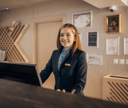 receptionist bij slaapschepen - accomodaties op het water